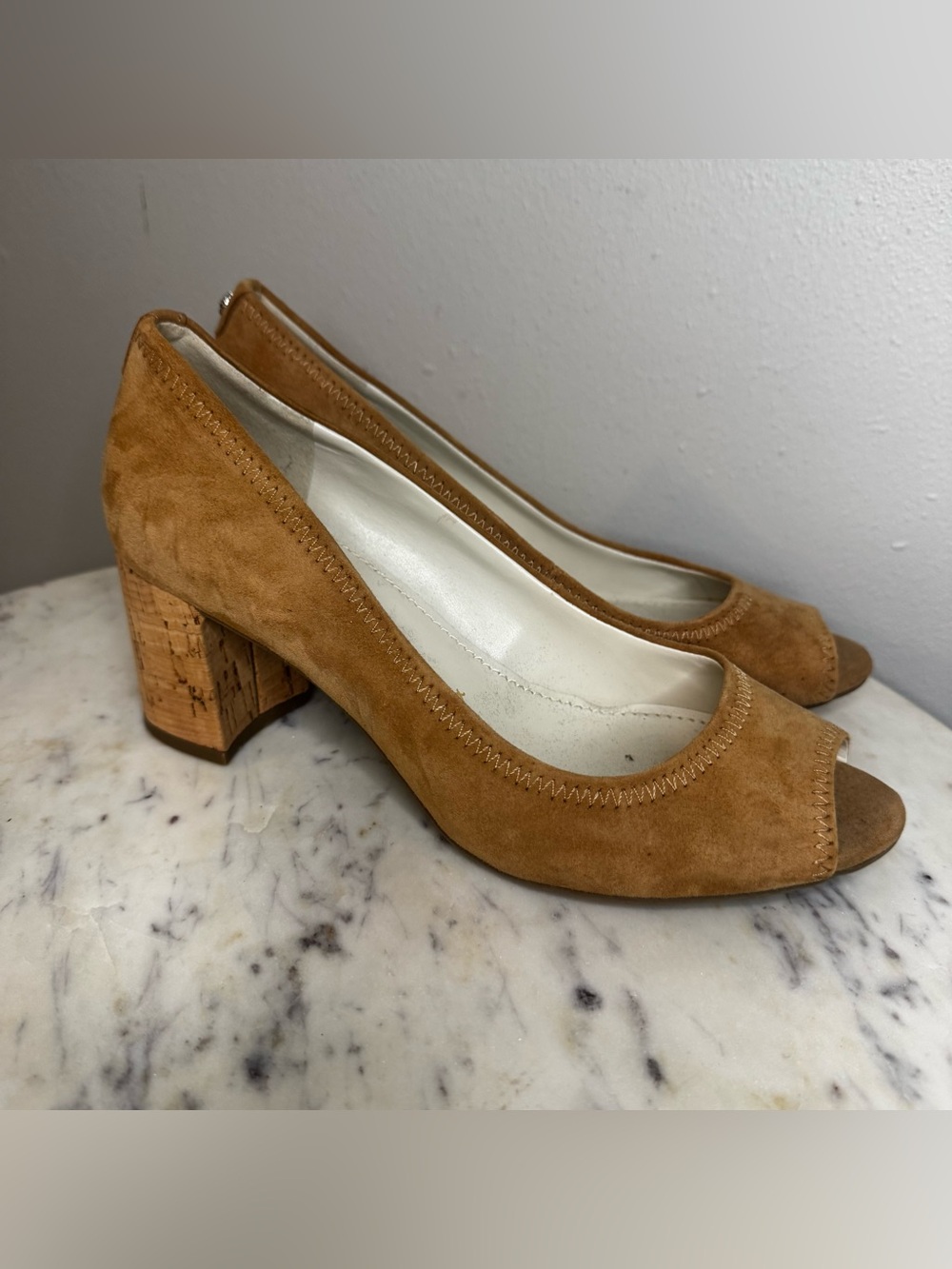 Anne Klein Meredith Heels Size 8 M
Suede brown shoes peep toe